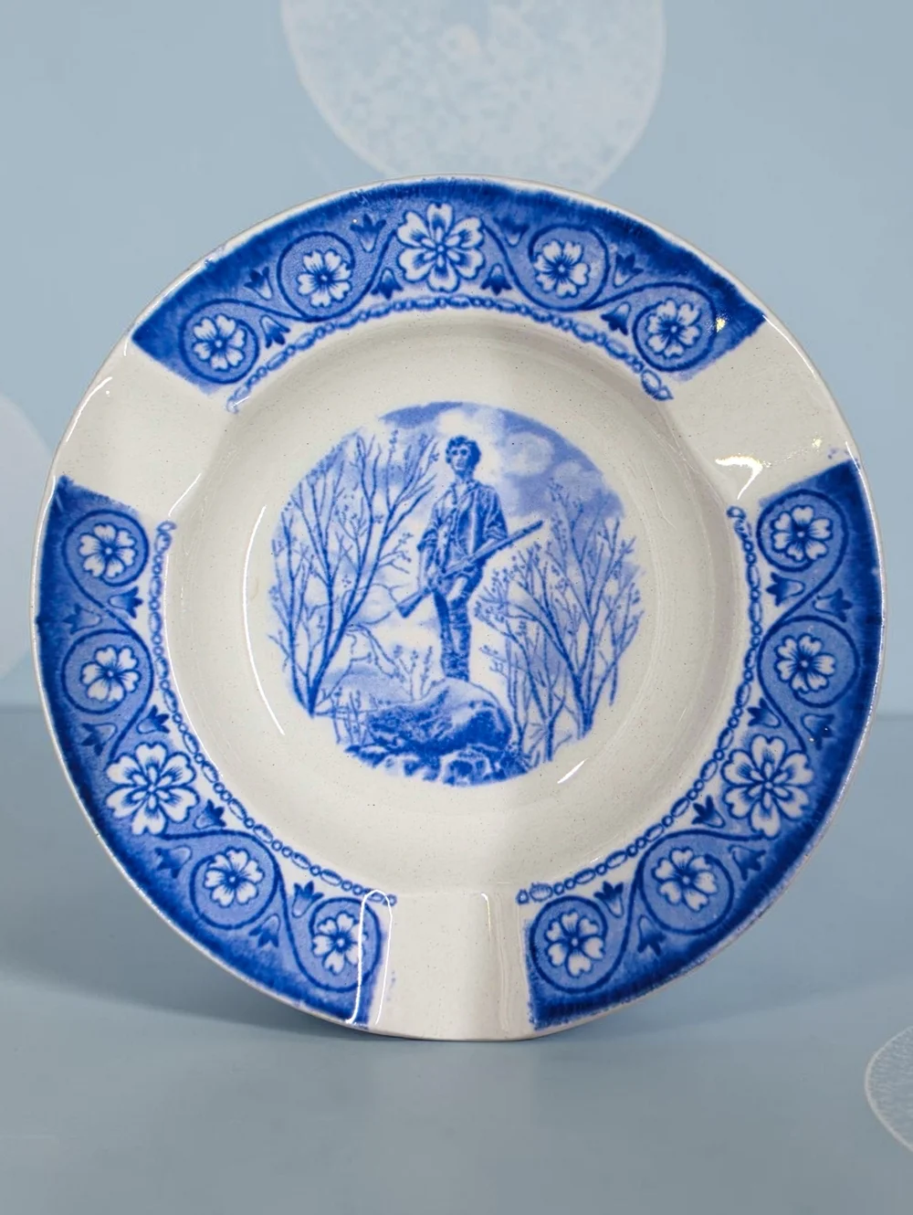 Wedgwood Glazed Blue Minute Man Ashtray Captain Parker Floral Border Vintage