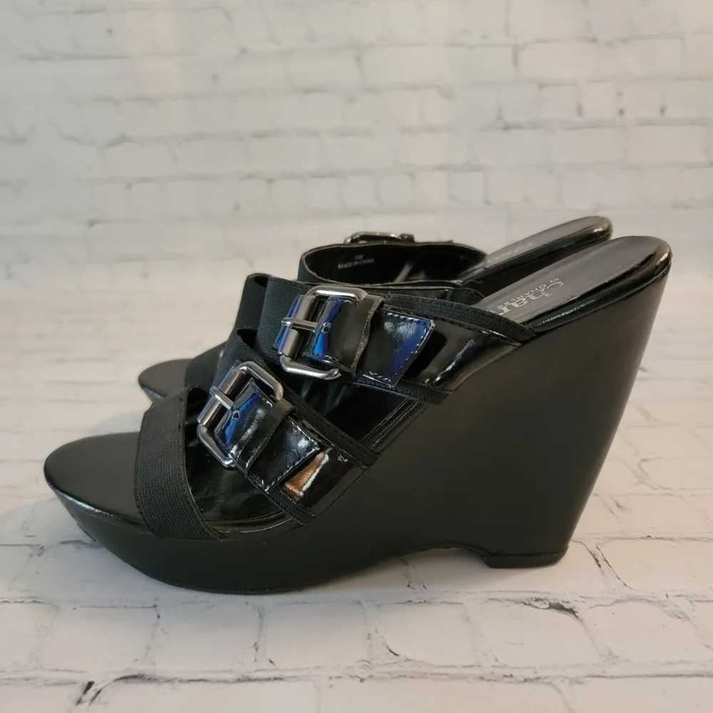 Charles by Charles Davis Black Strappy Buckle Wedge Sandles Size 10 B
