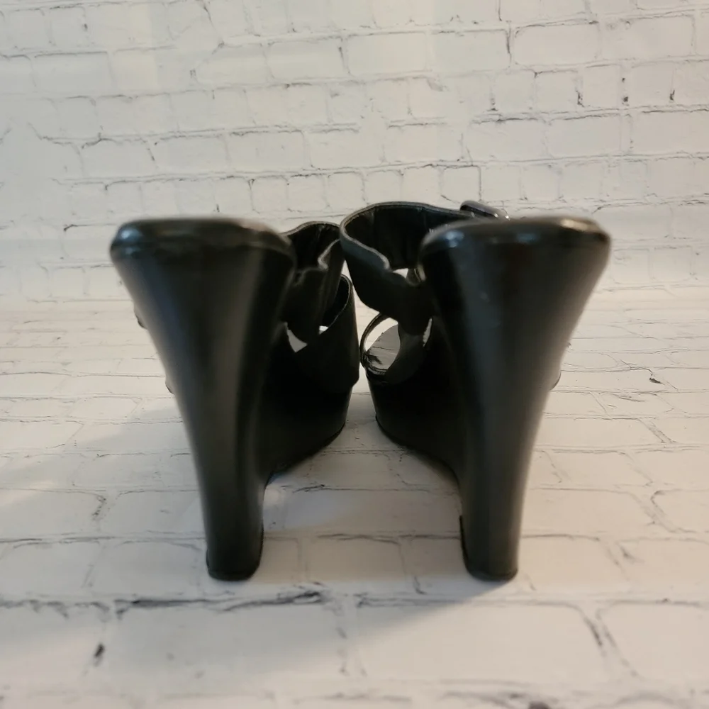 Charles by Charles Davis Black Strappy Buckle Wedge Sandles Size 10 B