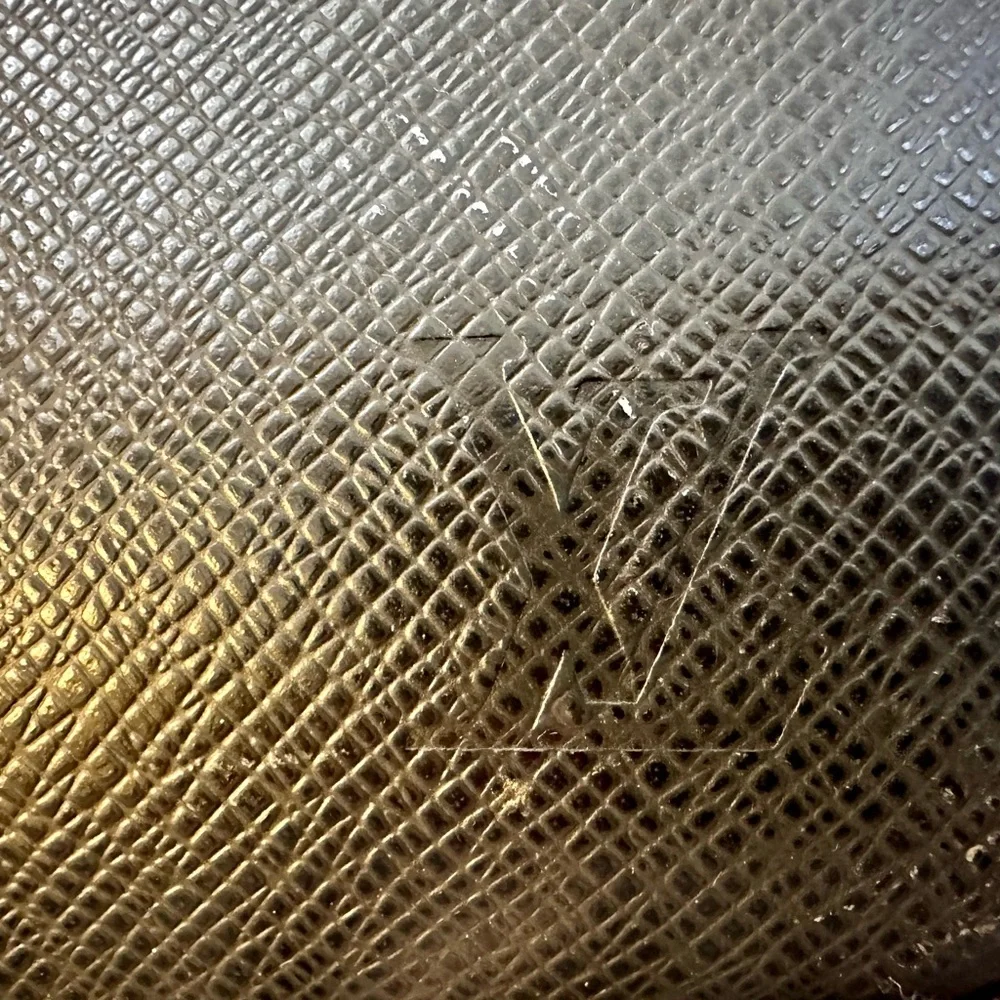 Auth Louis‎ Vuitton Black Taiga Porto Document Angara