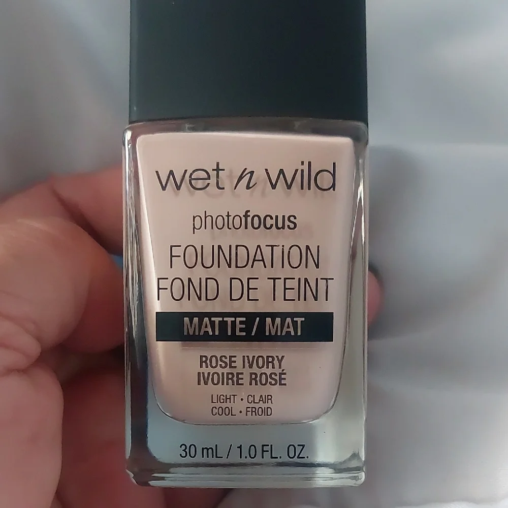 Wet n‎ Wild PhotoFocus Foundation - Light Rose Ivory