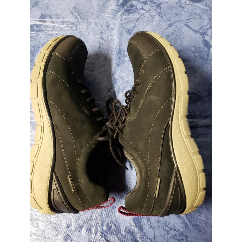 Clarks slightly used
