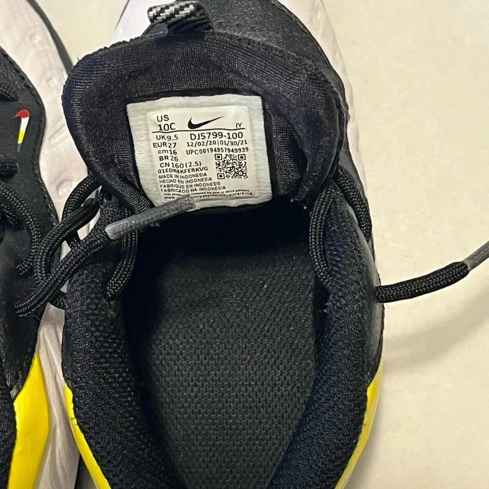 Nike Little Posite Foamposite kids tennis shoes size 10C yellow trim black white