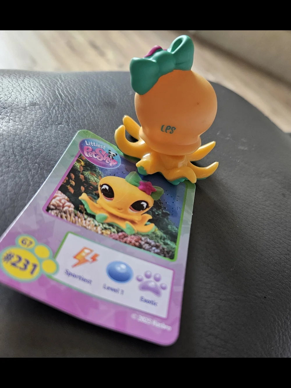 Littlest Pet Shop Yellow Octopus Figure with Pink Star and Green Bow