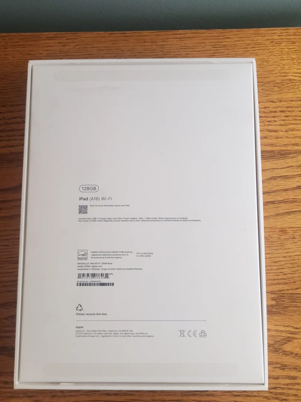 Apple 2025 version box