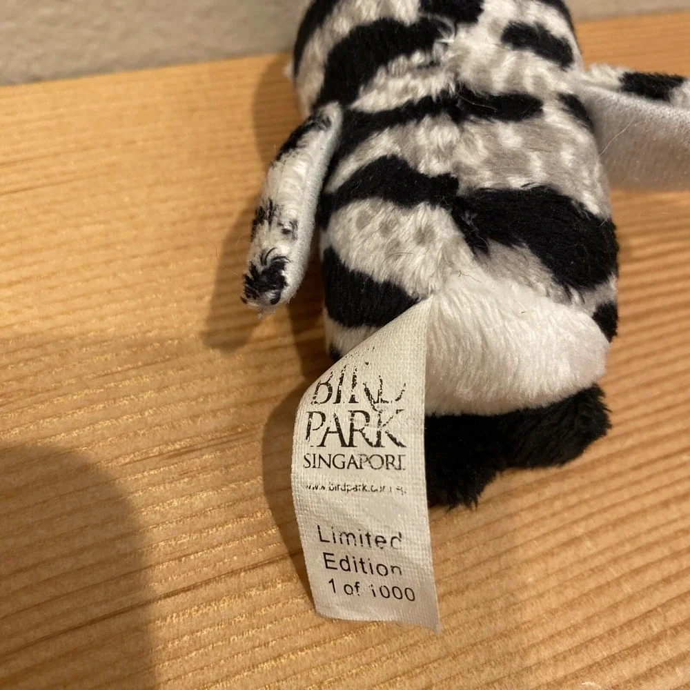 Jurong Bird Park Keychain Penguin Owl‎ Limited Edition