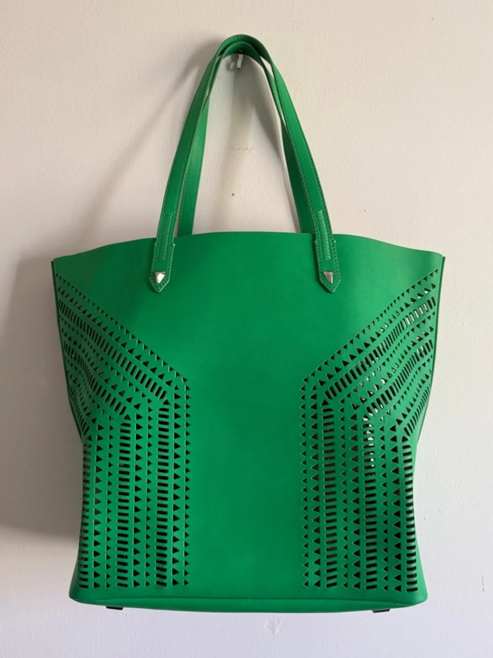 Stella & Dot Fillmore Tote Bag Kelly Green Perforated Leather with Pouch