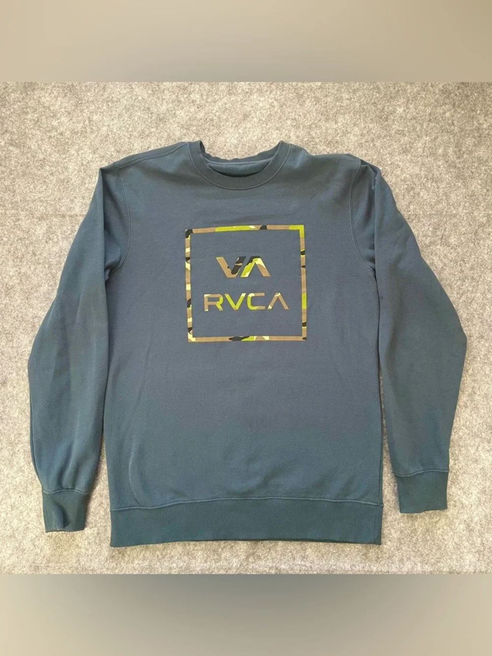 RVCA Crewneck Sweatshirt Mens Size L Teal Blue Camo Logo Artist Network Program