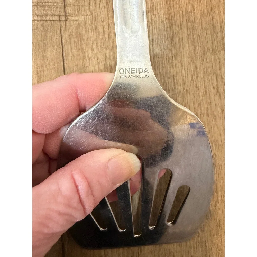 Oneida slotted server
