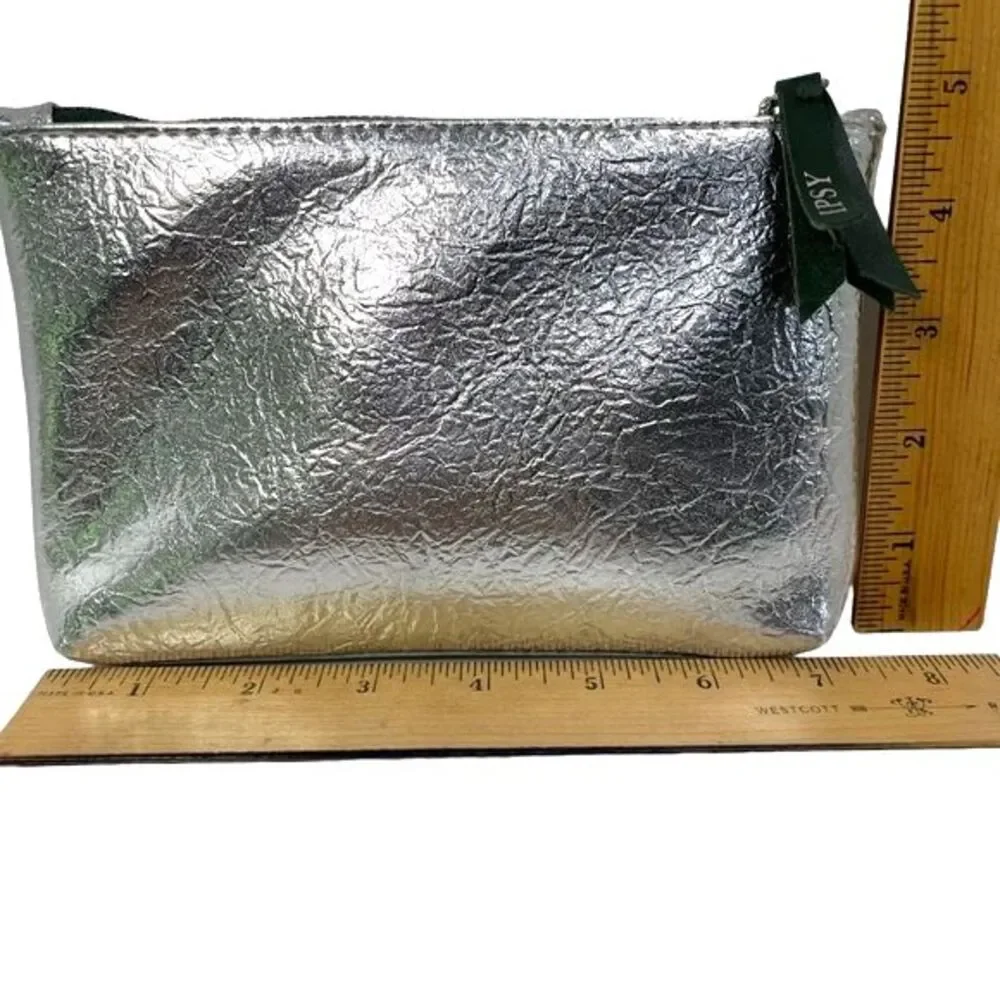 ipsy metallic silver