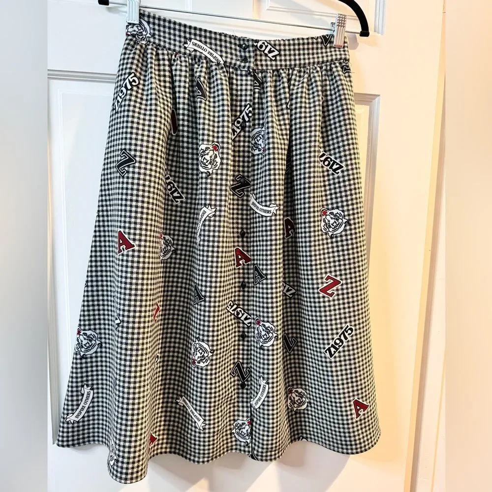 medium button skirt
