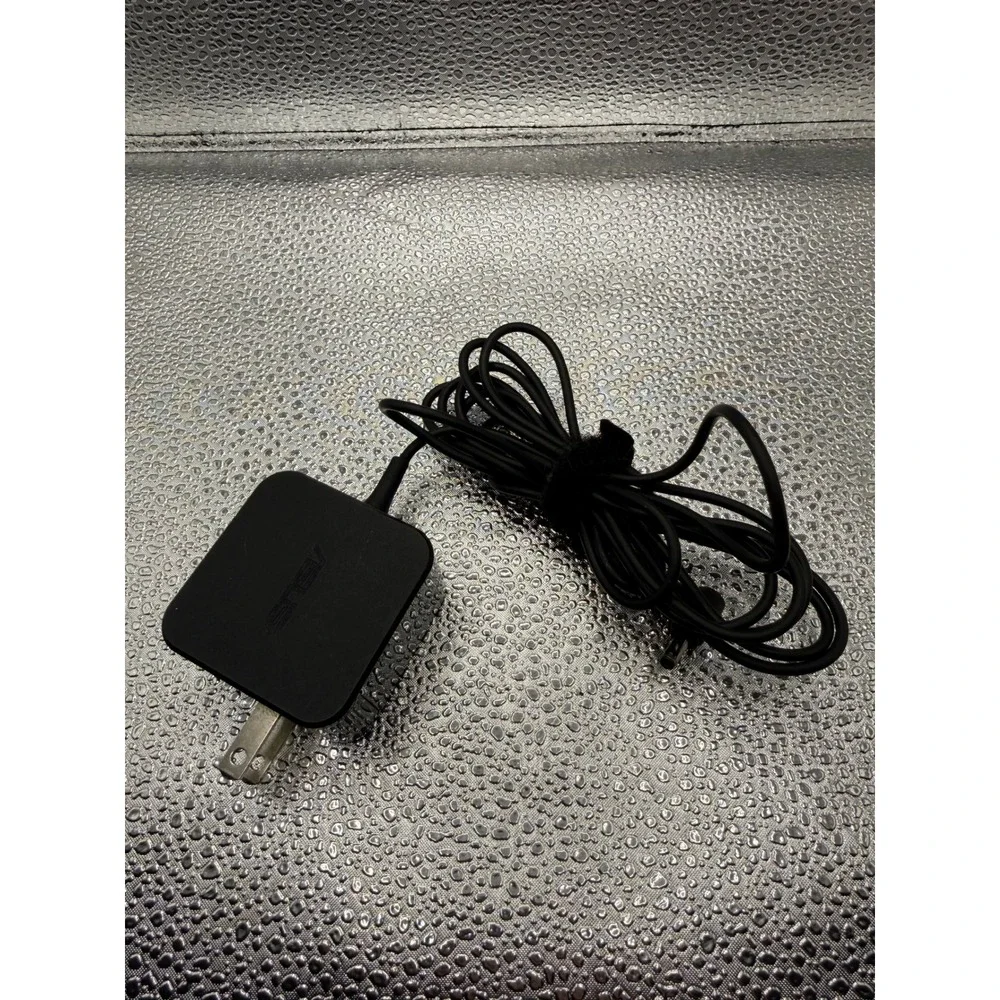 ASUS AC Adapter 100 240V 50 60Hz 1.7A 40 30W 3.9A 5V 1.5A Charger Power Supply