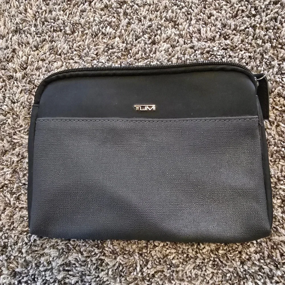 Tumi Delta Amenity Pouch Travel Case Unisex Small Black Grey Zippered Organizer