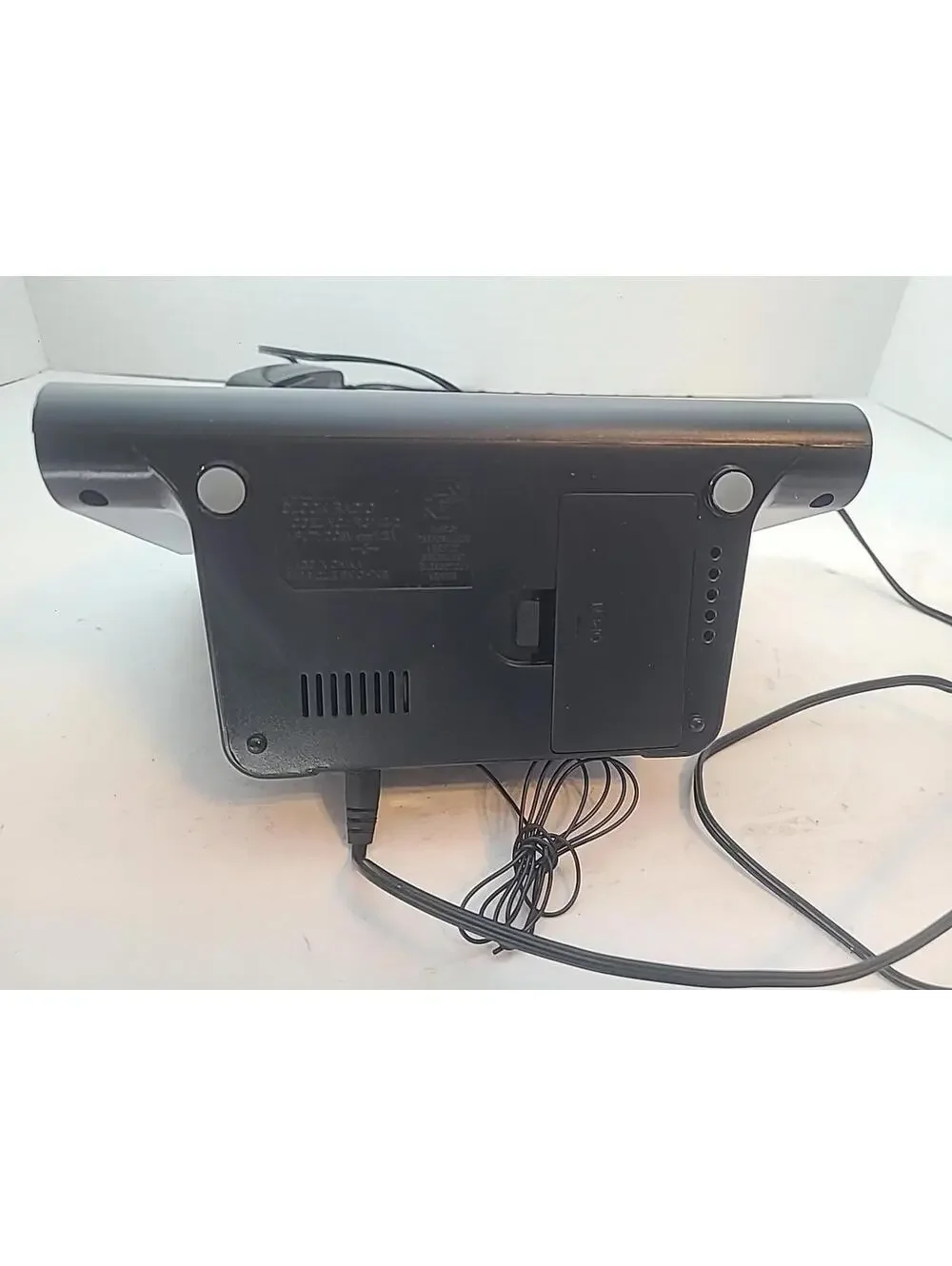 RCA Dual Alarm USB Charging FM Clock Radio Battery Backup Model RC142-D Read