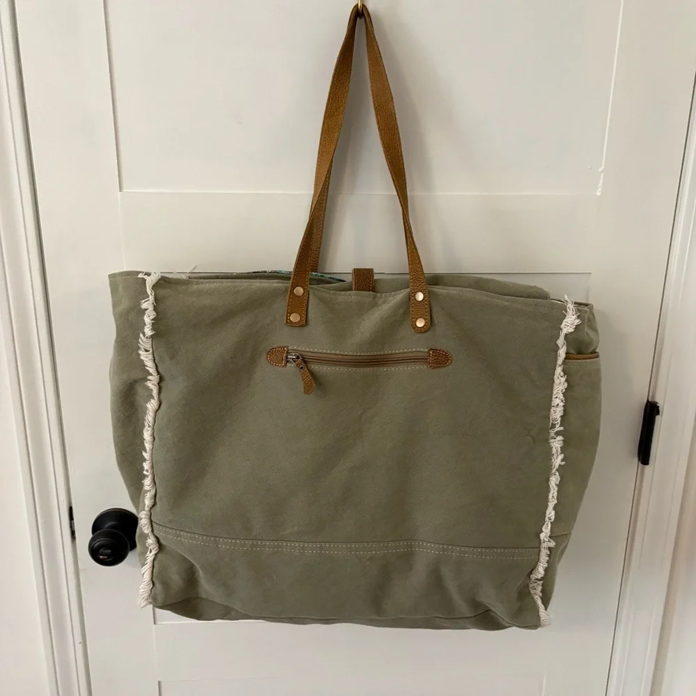 Myra Bag spots trim