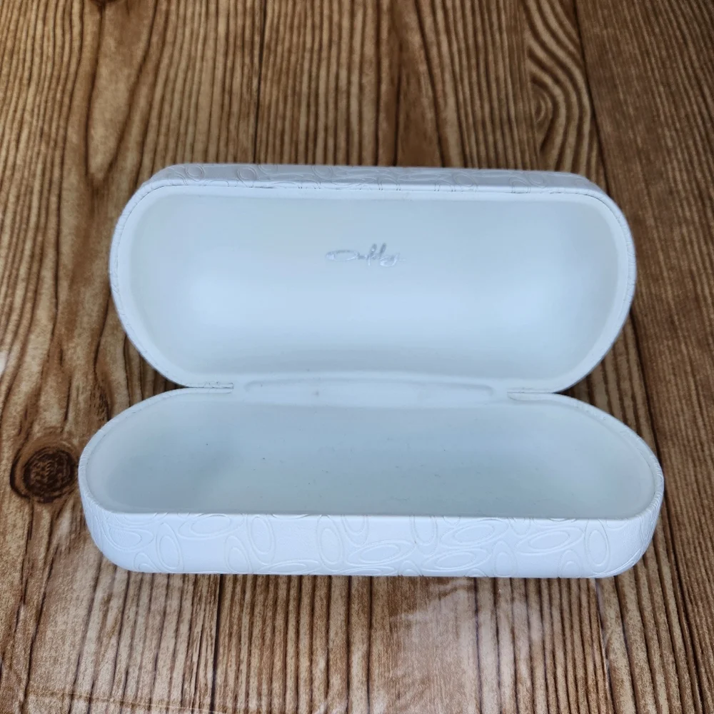 Oakley hard clamshell