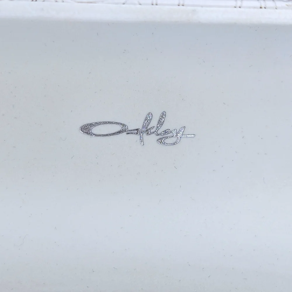 Oakley hard clamshell