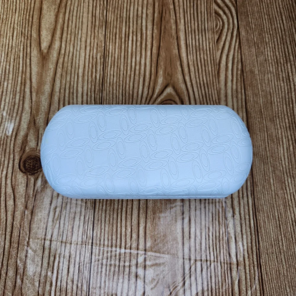 Oakley hard clamshell
