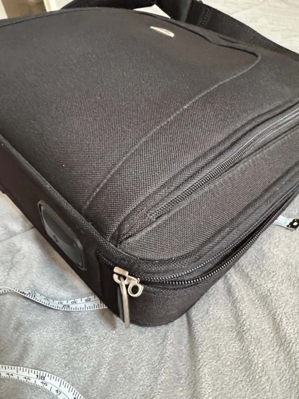 Samsonite compact shoulder