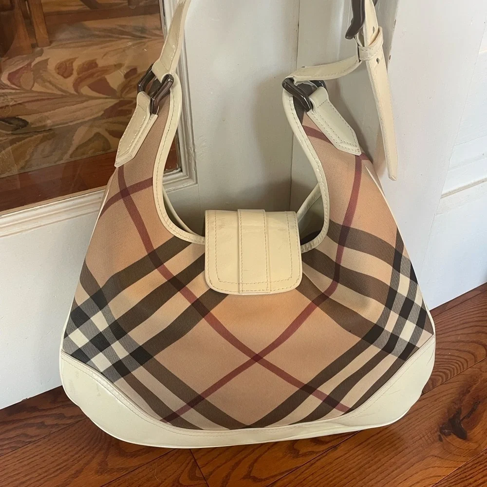 Burberry chic hobo