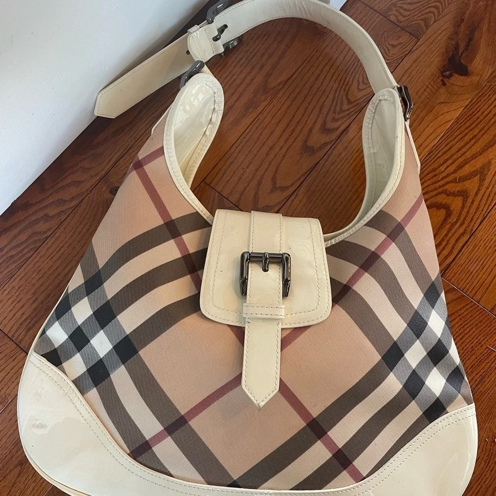 Burberry chic hobo