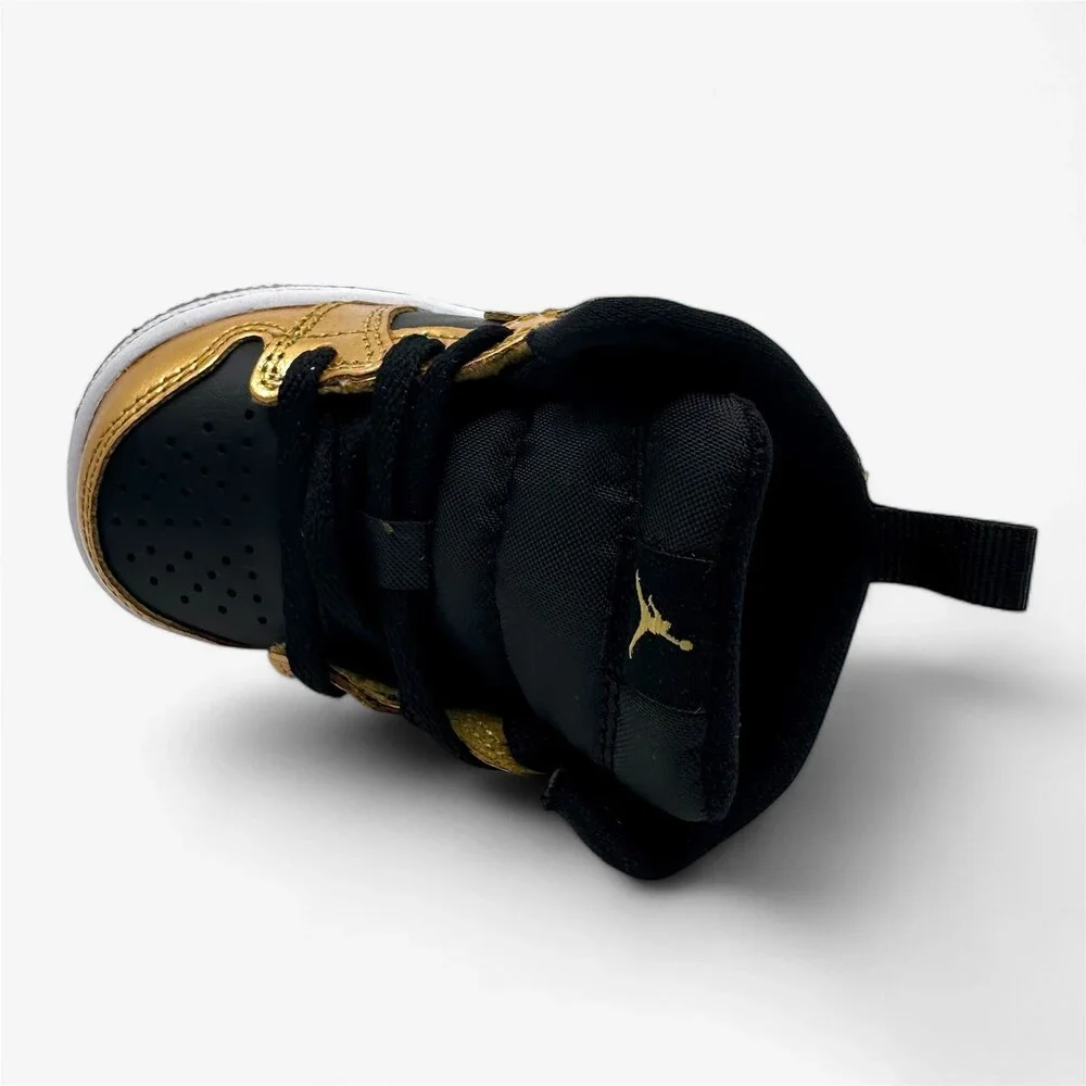 Jordan mid black width