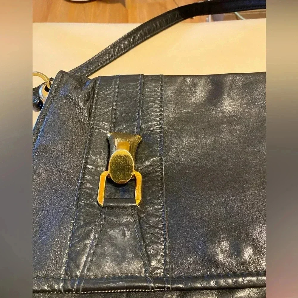 Vintage Genuine Leather Shoulder Bag Women - Great Condition - Very Elegant