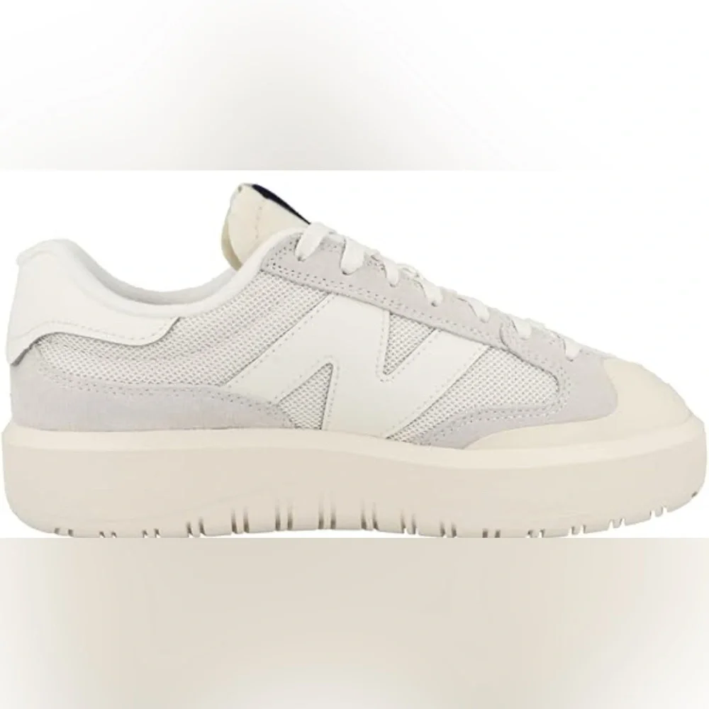 New Balance mens white and gray sneakers size 8.5