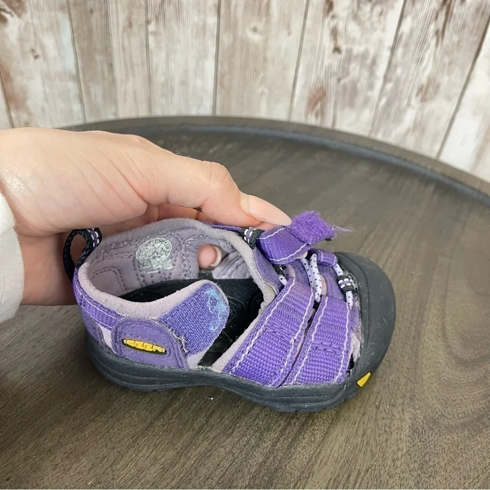 Keen Newport H2 Waterproof Sandals Size 4