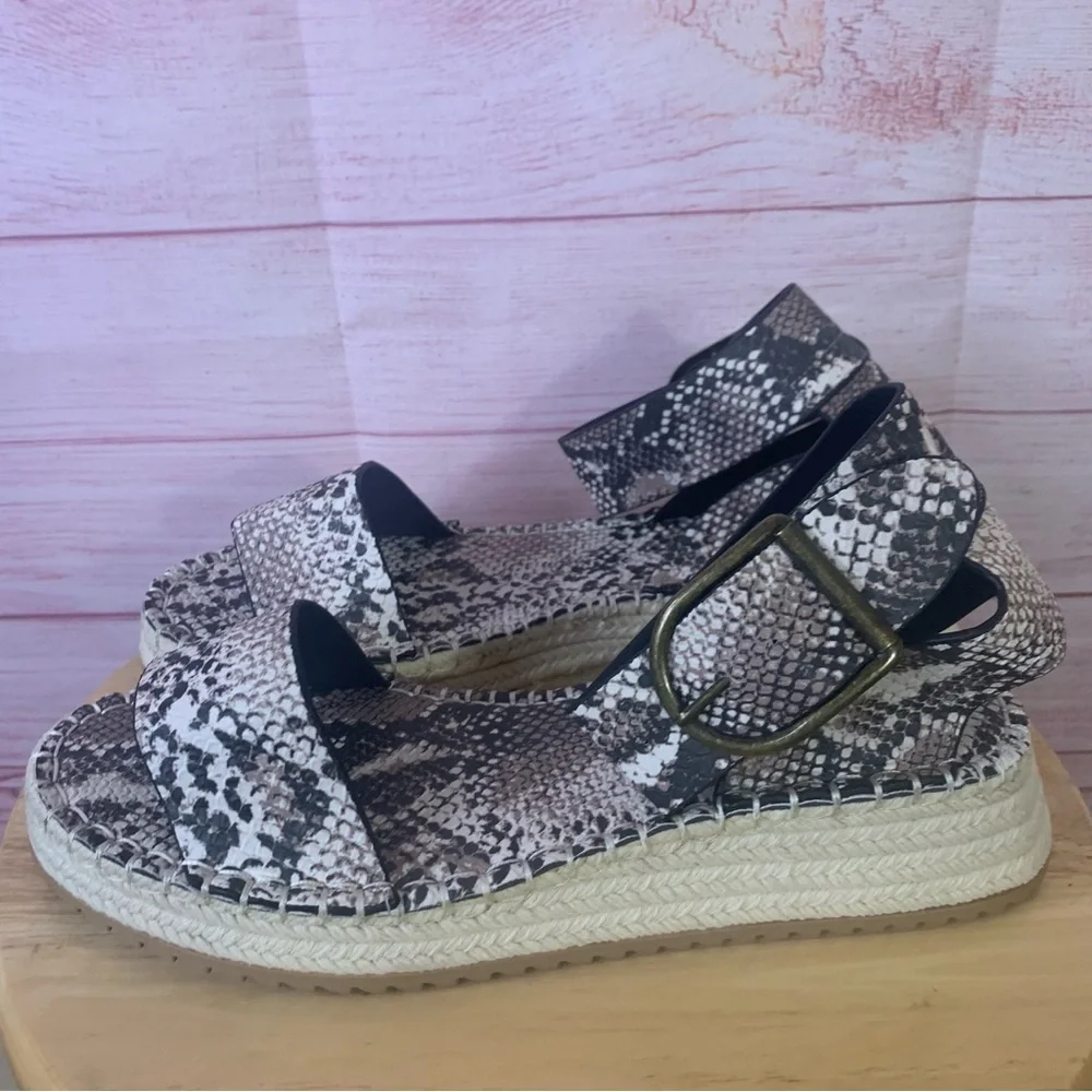 Qupid Snakeskin Espadrille Flatform Sandal‎ Size 9