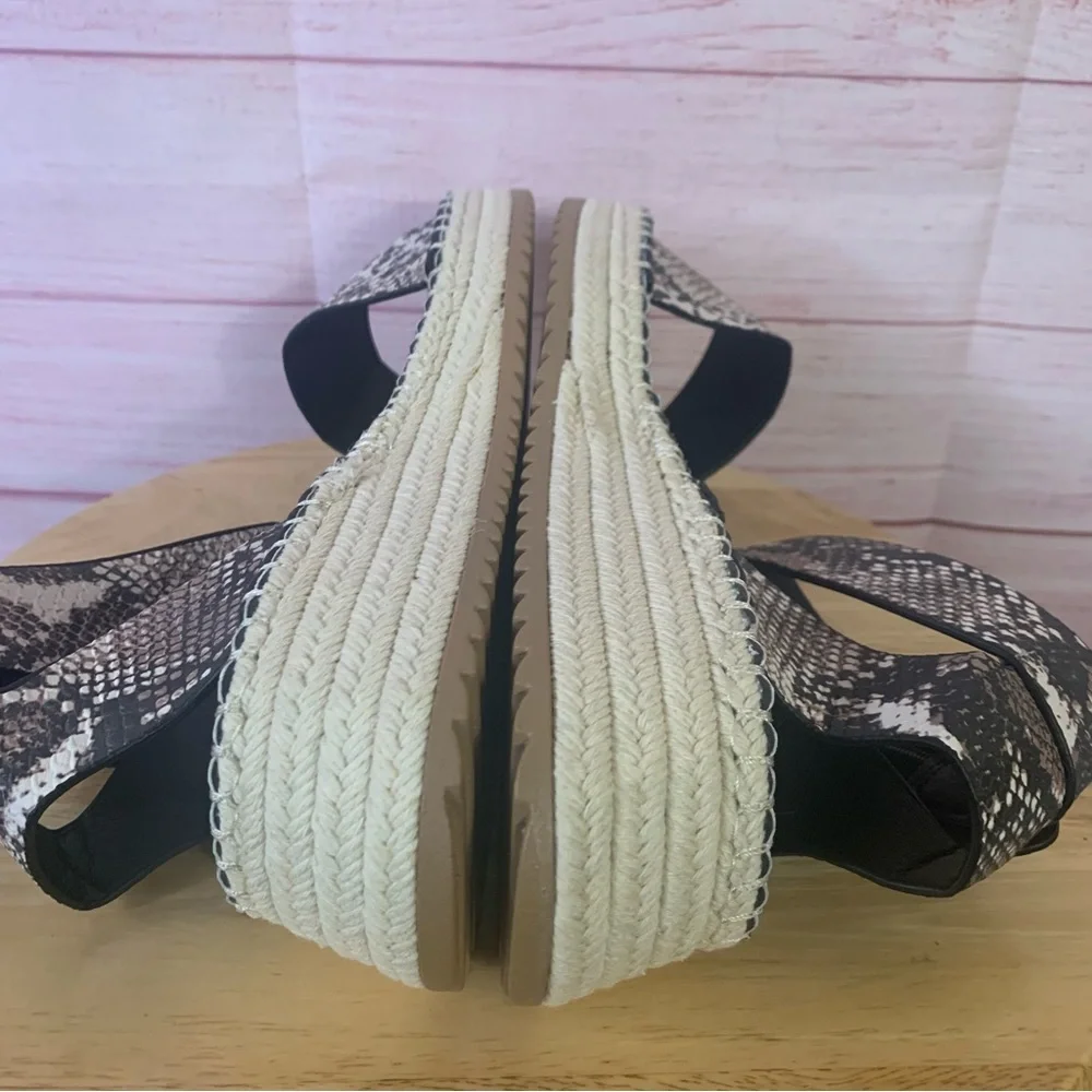 Qupid Snakeskin Espadrille Flatform Sandal‎ Size 9