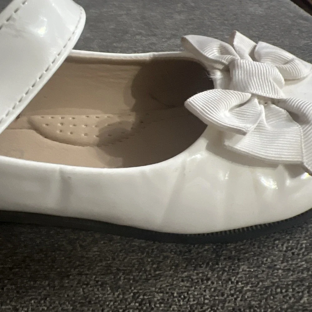 The Unbranded Brand white bow