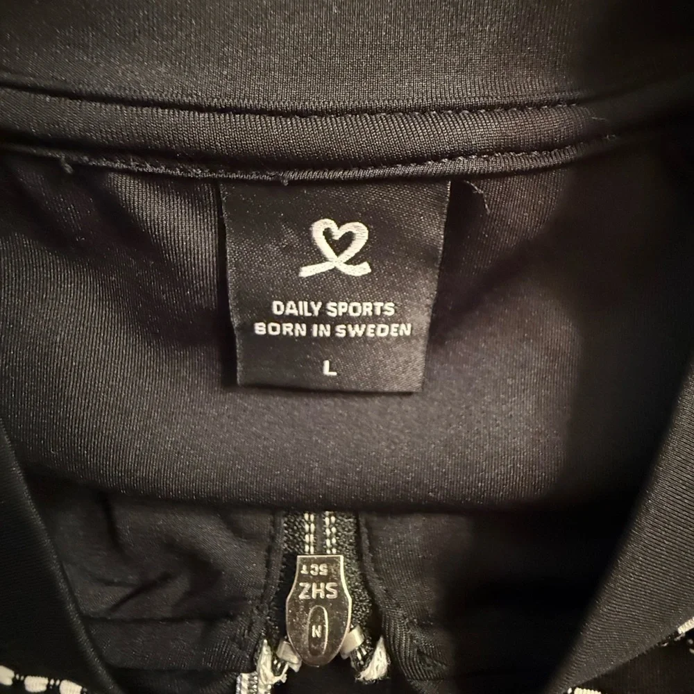 Daily Sports Black Jacket with Zip