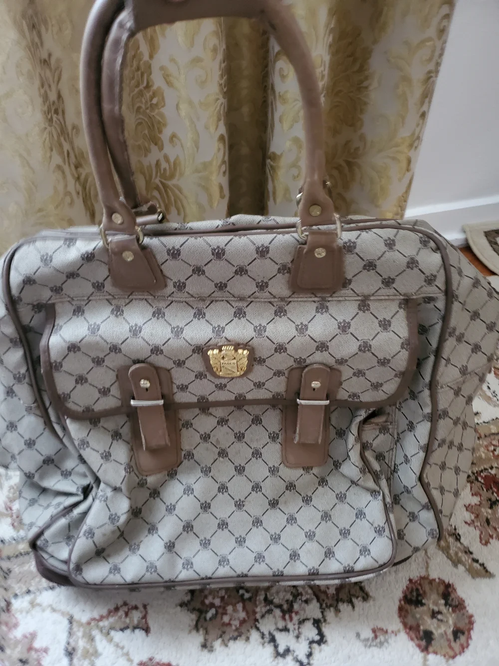 Paolo designed Paolo Gucci stylish brown