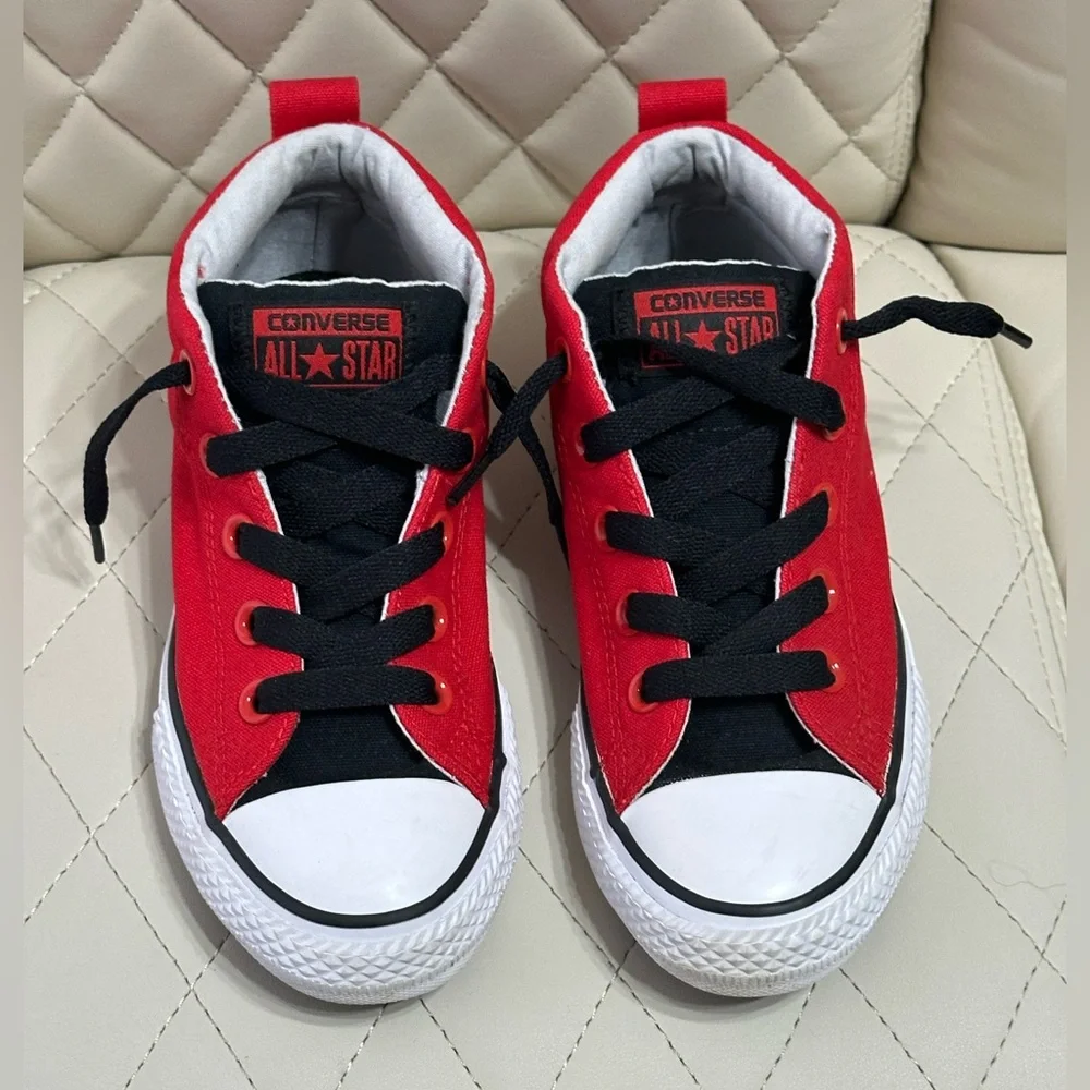 Converse Chuck Taylor All Star Street Mid Youth Kids shoes size 1 red