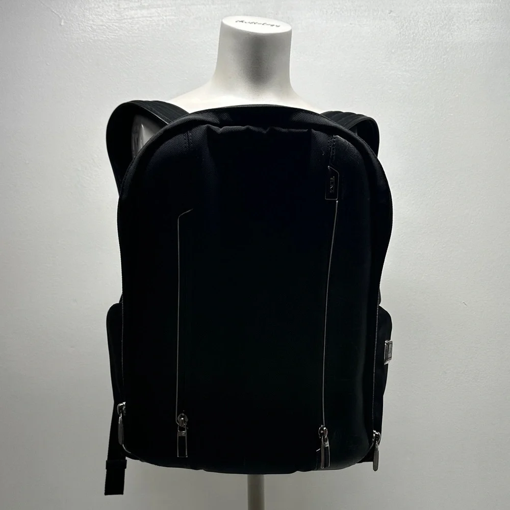 Tumi arrive logan