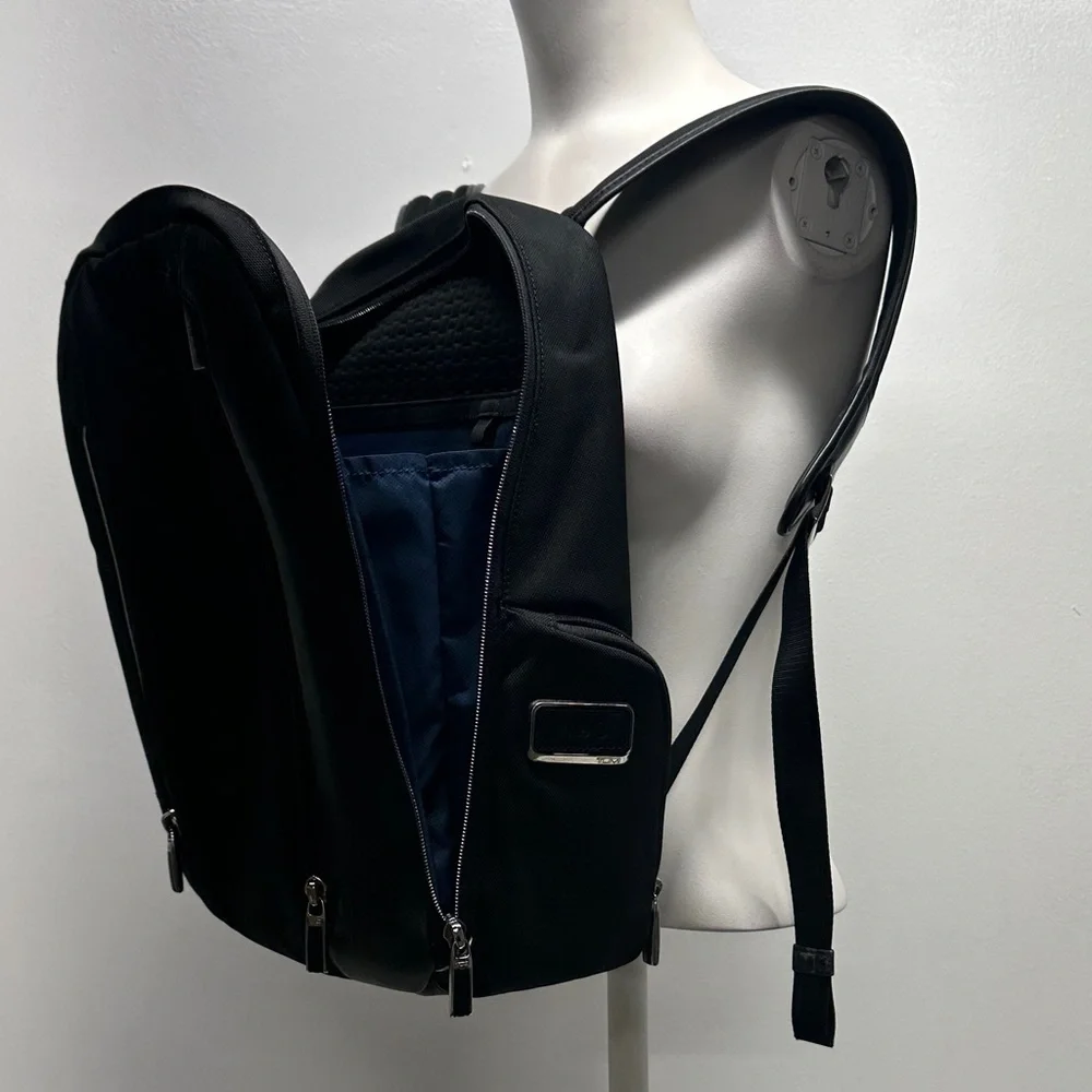 Tumi arrive logan