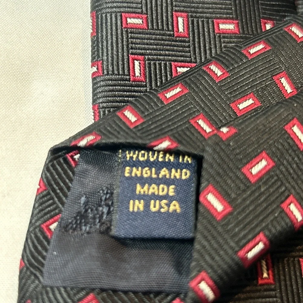 Brooks Brothers Mens Silk Tie Black Red Geometric Pattern Stain‎ Resistant