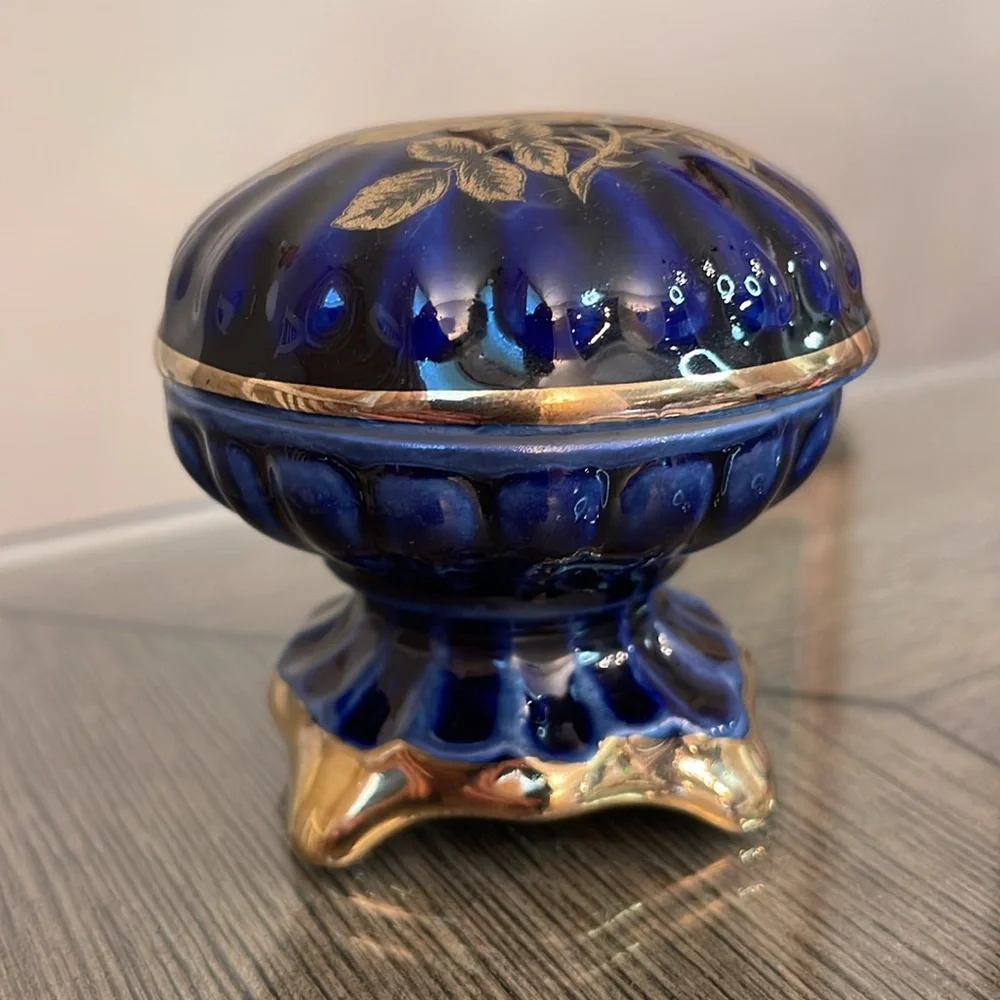 Vintage ceramic signed approx