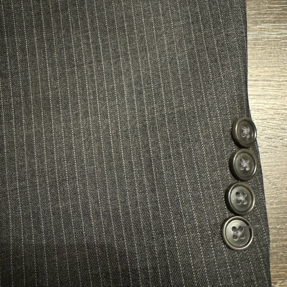 Linea Uomo Dark Gray Pinstripe 2pc Suit Size 44L