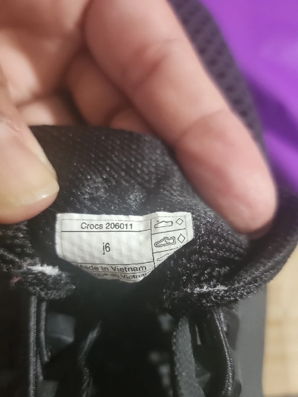 CROCS cushioned off