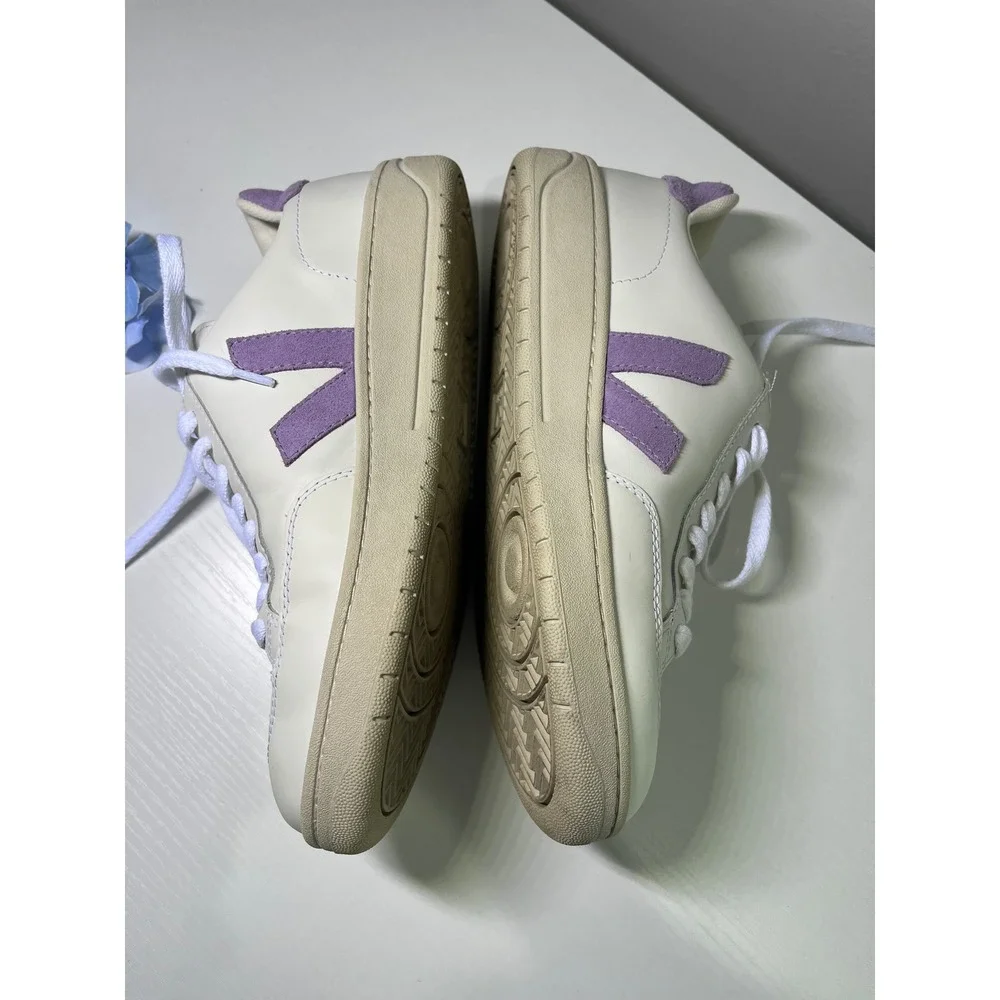 Veja 12 leather