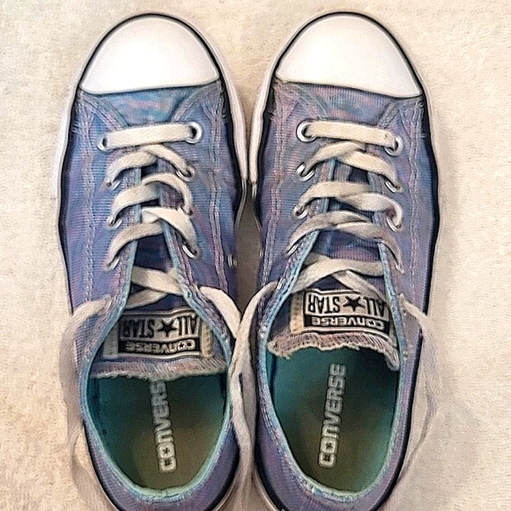 Converse sports these