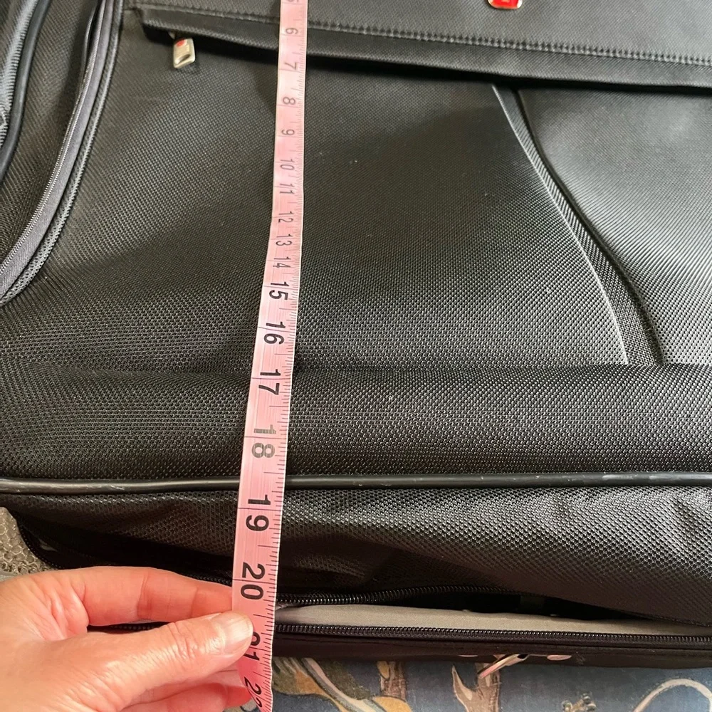 Victorinox items zip sleek
