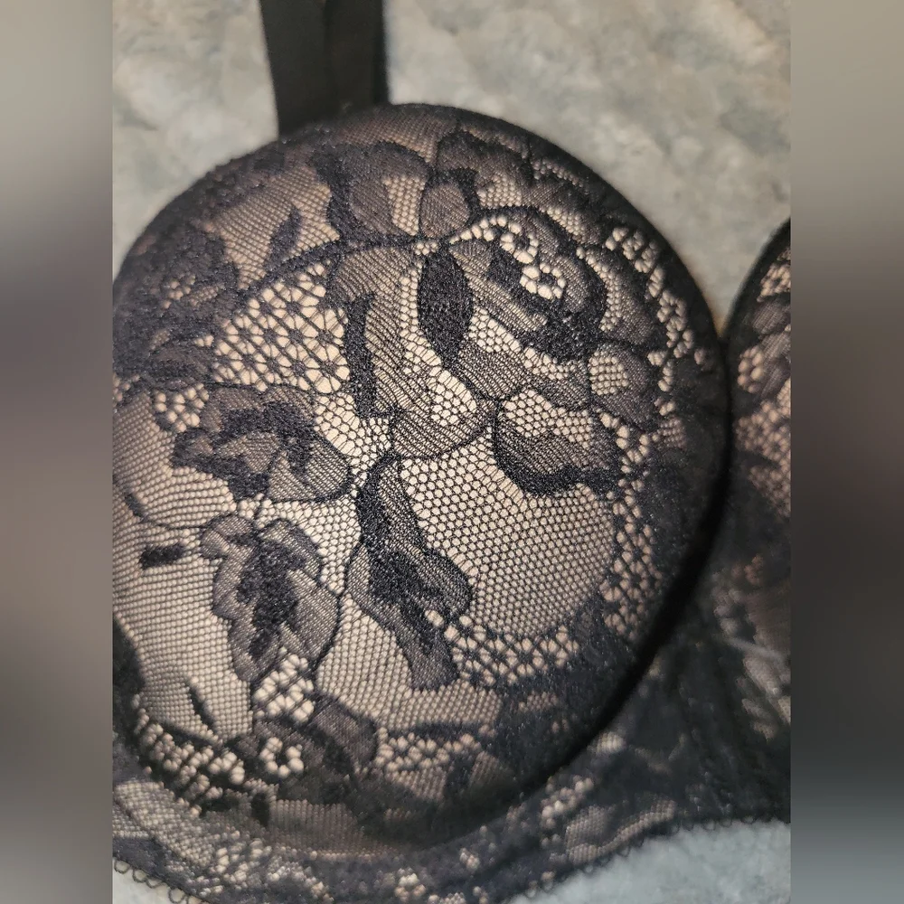 Wacoal Lace Finesse T-shirt Bra 38C Black‎