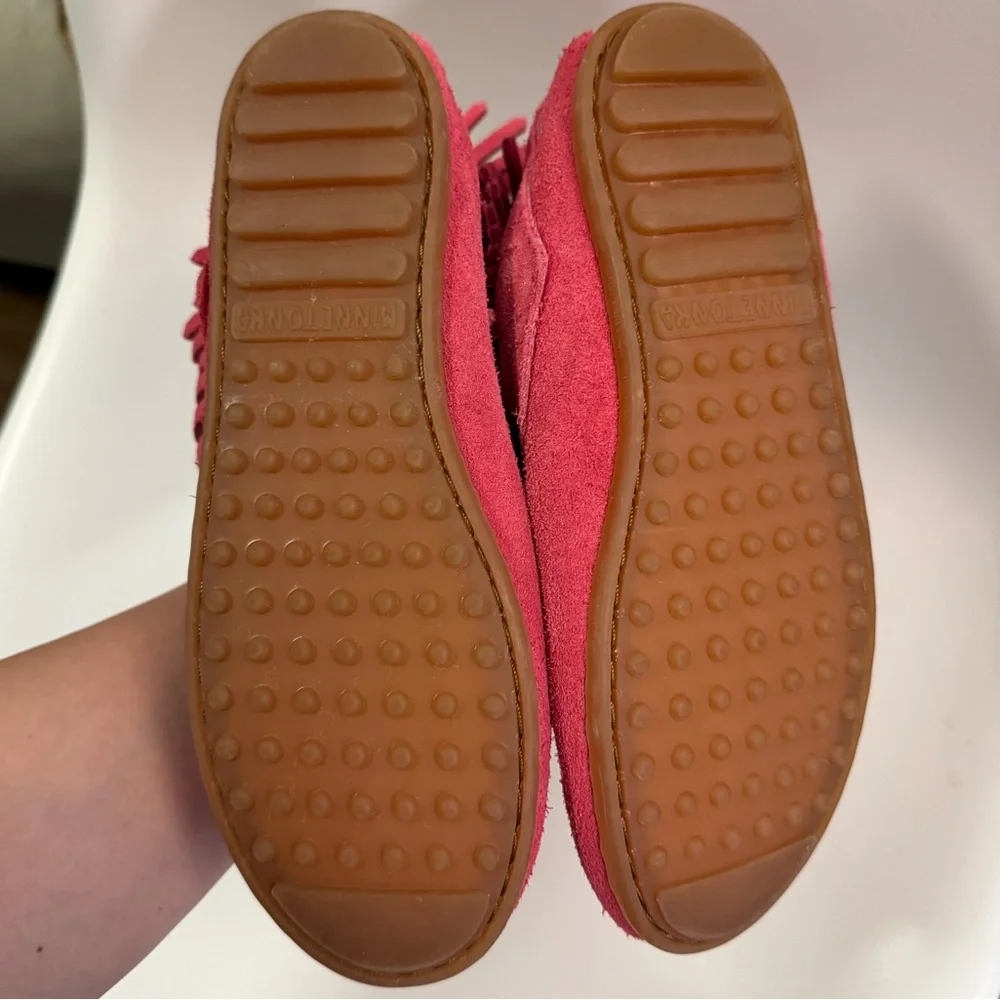 Minnetonka Hello Kitty Pink Moccasins Ankle Boots Kids size 3/ Women’s 5