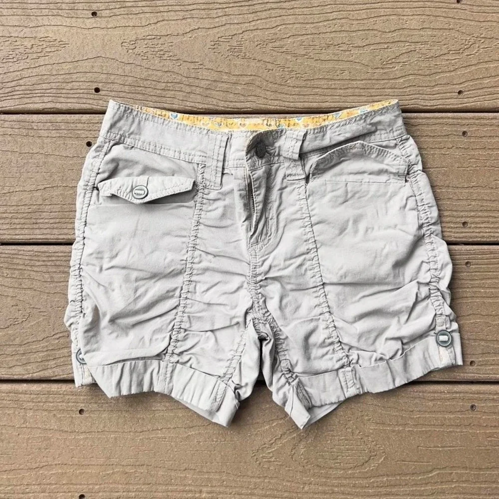 Vintage Y2K No Boundaries Tan Booty Scrunch Shorts Size 1 Heart Waistband