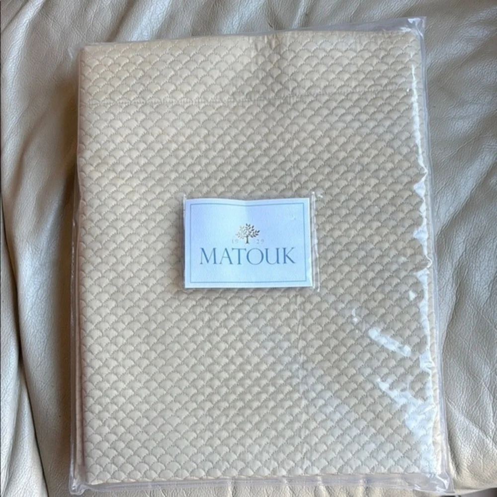 Matouk Alba Honey Quilted Euro Sham - New 27”x27” M026