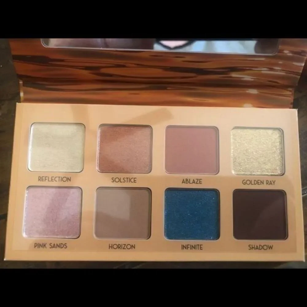 NWT. Golden Hour mango butter eyeshadow palette