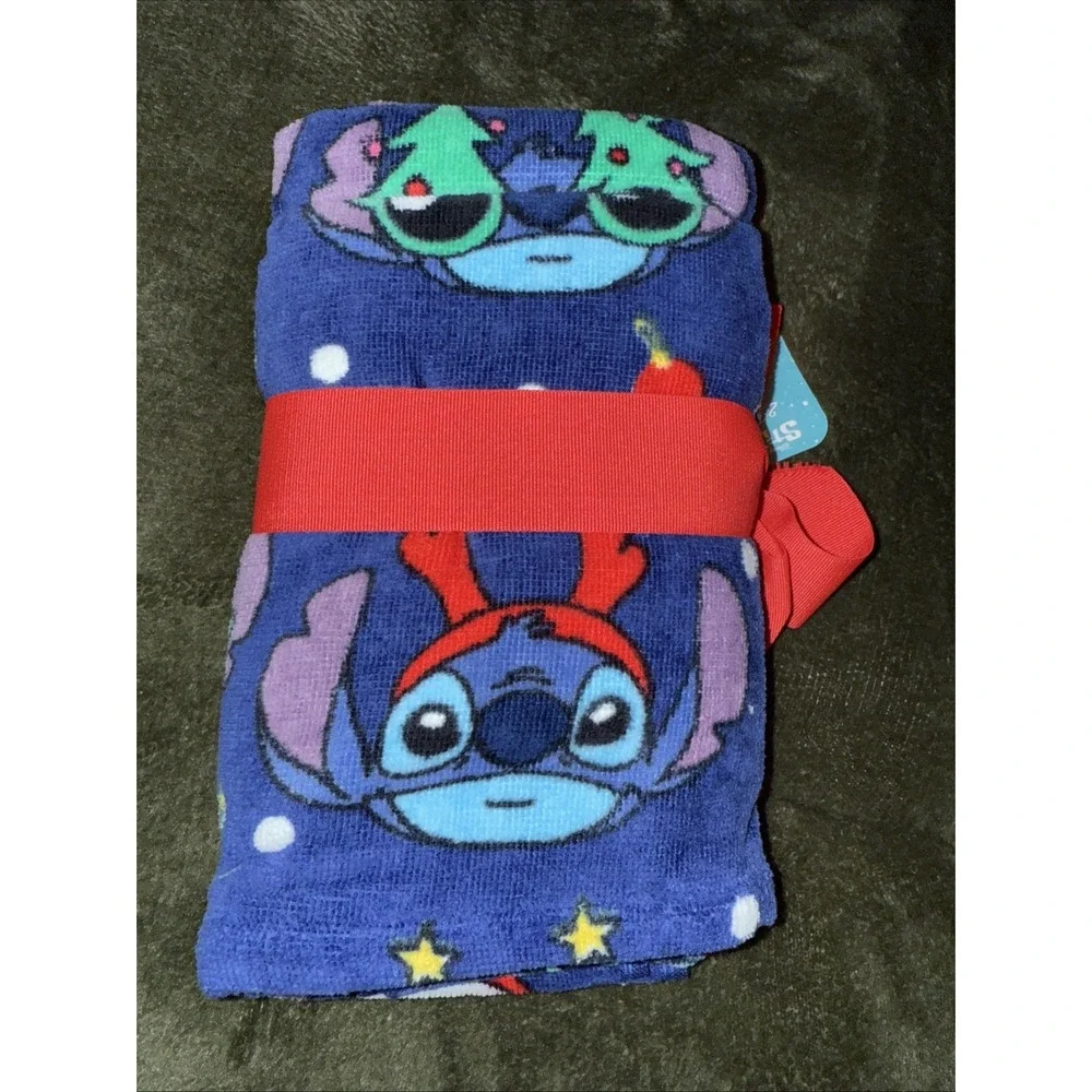 Disney Winter Holiday‎ Stitch 2pk Hand Towels Reindeer Stitch Blue New